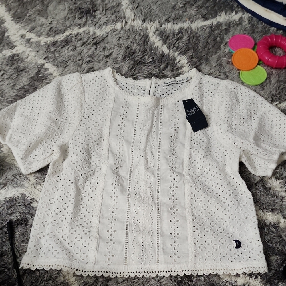 Abercrombie & Fitch White Eyelet Blouse Button Back